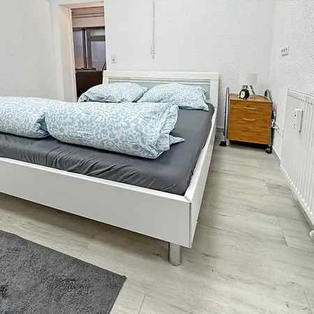 2 Fuer 6 P, 15 Min Zum Flughafen