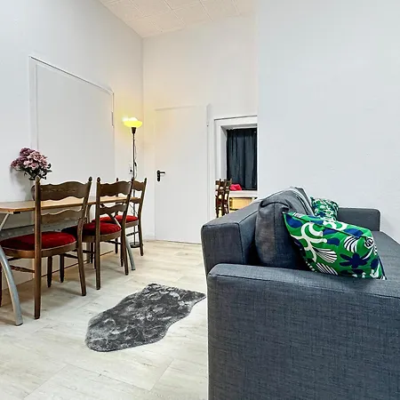 2 Fuer 6 P, 15 Min Zum Flughafen Appartamento